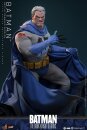 Batman: The Dark Knight Returns Comic Masterpiece Actionfigur 1/6 Batman (Battle Damaged Version) 32 cm