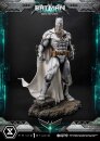 DC Comics Ultimate Museum Masterline Statue Batman...