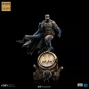 DC Comics: Batman on Bat-Signal 1:10 Scale Statue -...