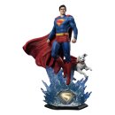 Superman (2025) Real Elite Masterline Series Statue 1/3...